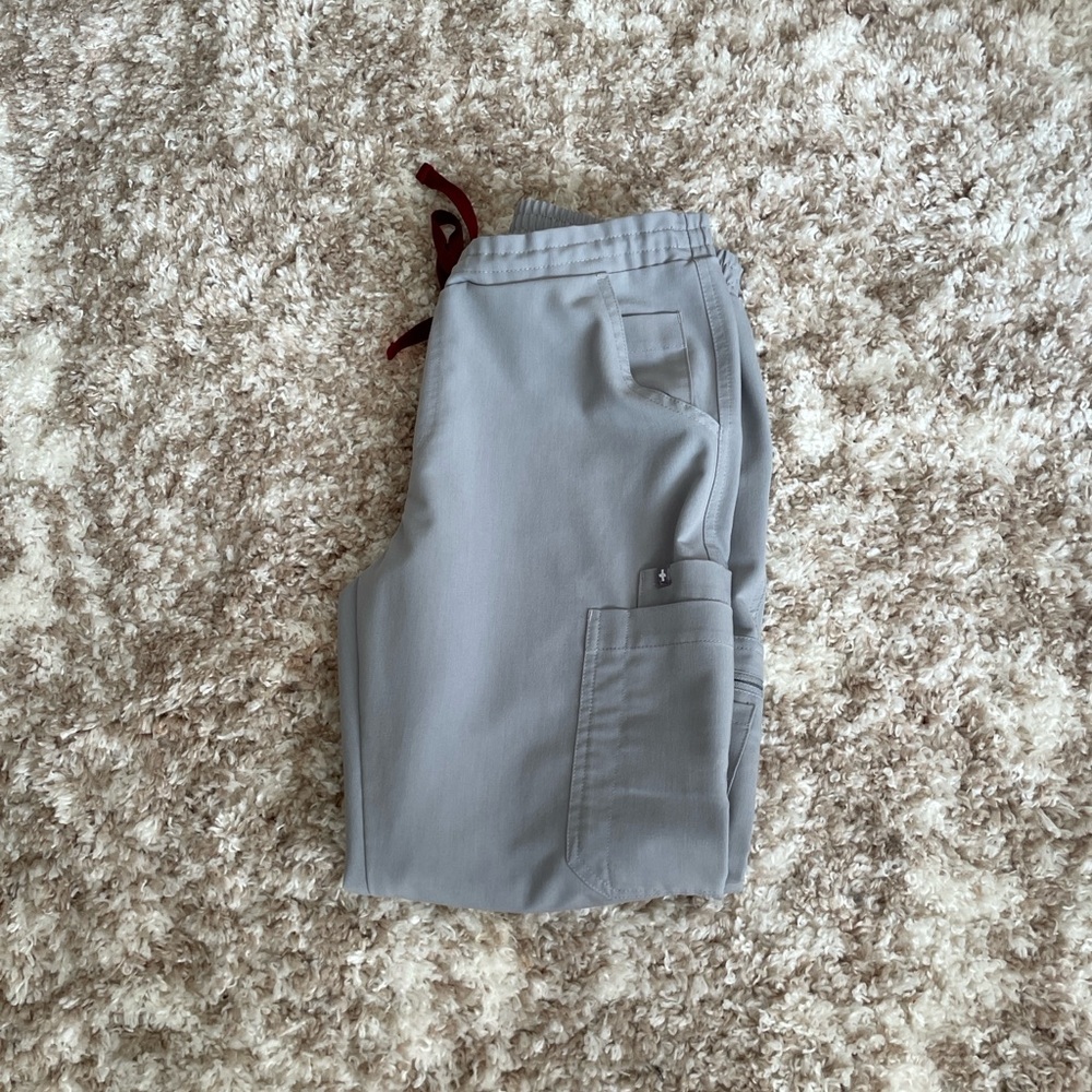 Figs Technical Collection Light Gray Kade Cargo scrub pants Small petite